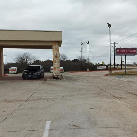 Westwood Inn By Oyo Gonzales Tx Exterior foto